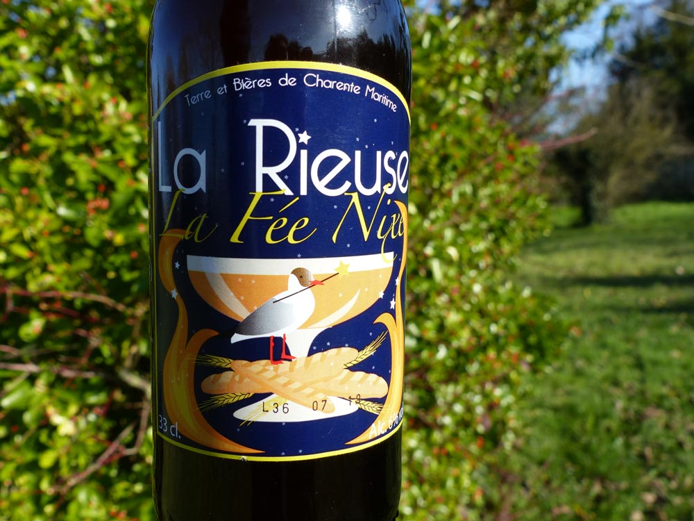 La Fée Nixe, la bière écoresponsable à base de pain invendu élaboré par la brasserie La Rieuse